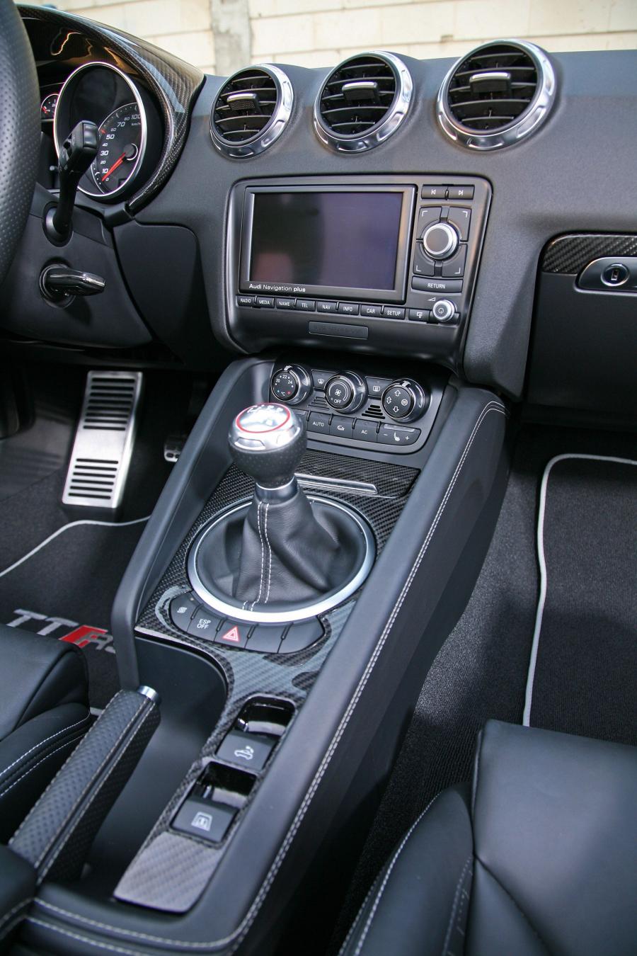 Интерьер Audi TT RS Roadster by Senner Tuning (8J) 2010 года  (фото 4 из 23)